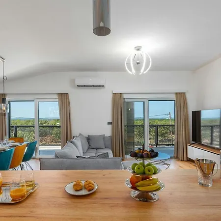 Leon Zadarvillas וילה *