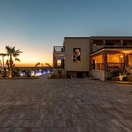 Leon Zadarvillas וילה *