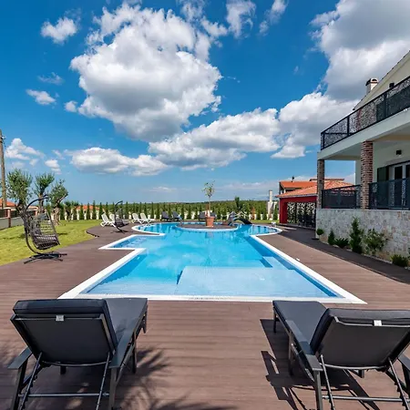 Leon Zadarvillas Villa