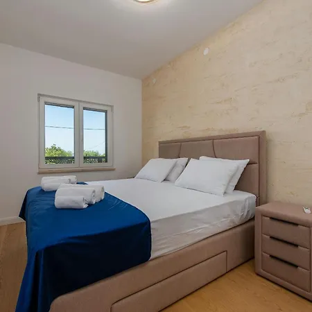 Leon Zadarvillas וילה Visocane