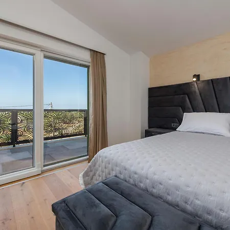Leon Zadarvillas וילה