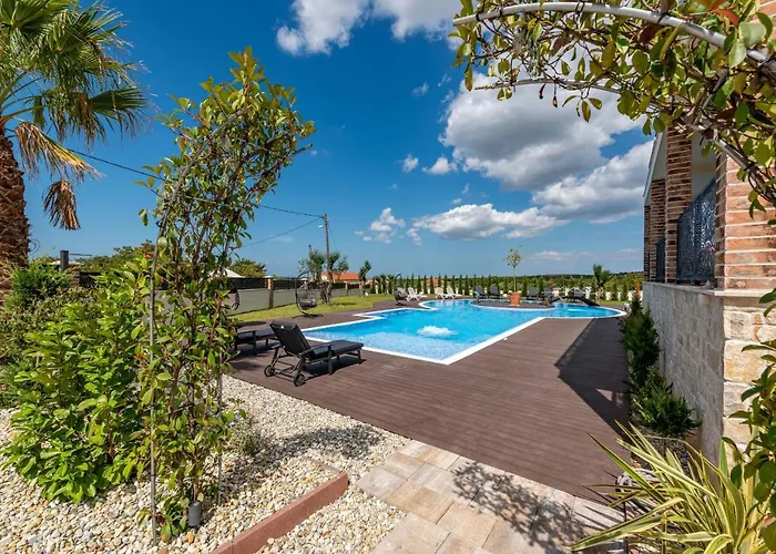 Leon Zadarvillas فيلة *