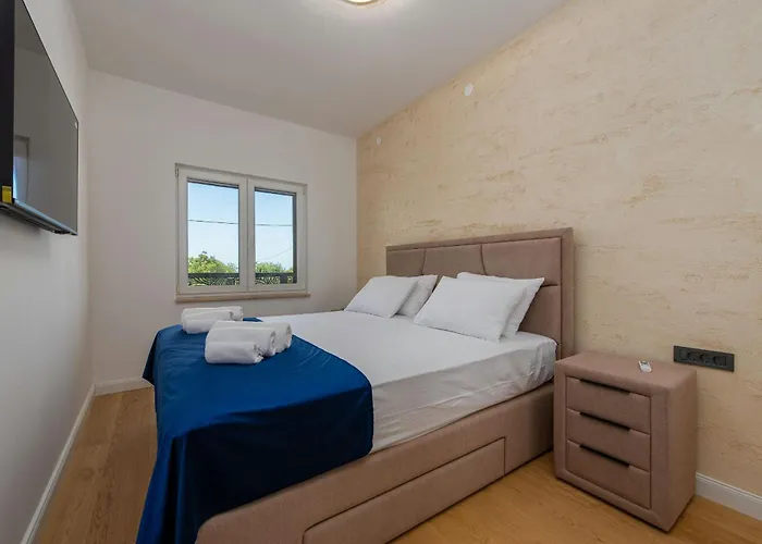 Leon Zadarvillas فيلة Visocane