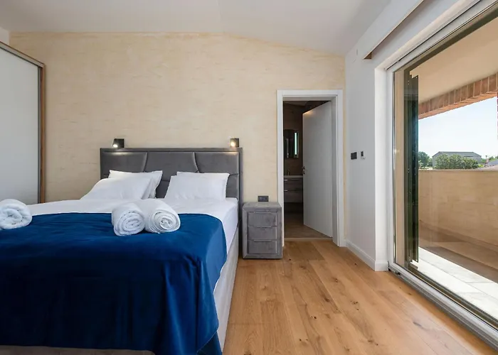 Leon Zadarvillas فيلة Visocane