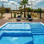 Leon Zadarvillas *
