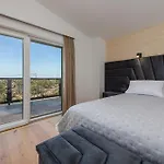 Leon Zadarvillas ヴィラ