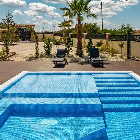 Leon Zadarvillas *