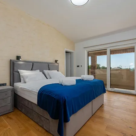 Leon Zadarvillas Visocane