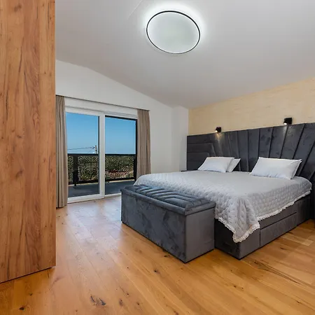 Leon Zadarvillas *