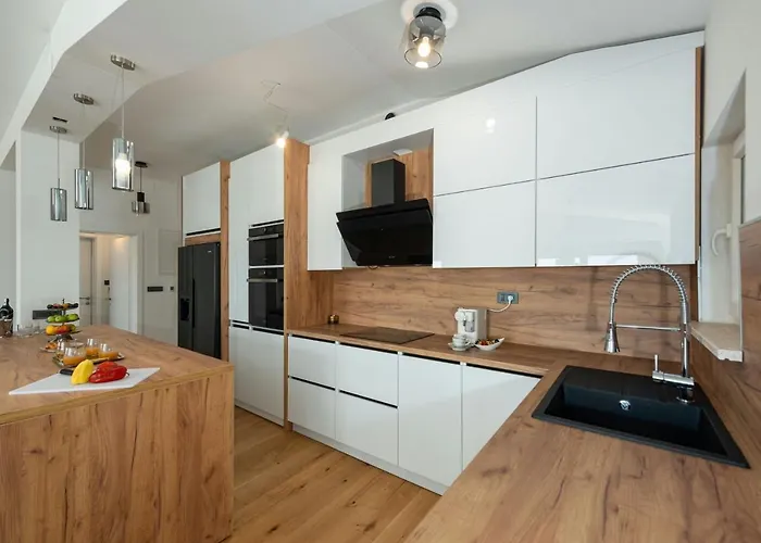 Leon Zadarvillas فيلة Visocane