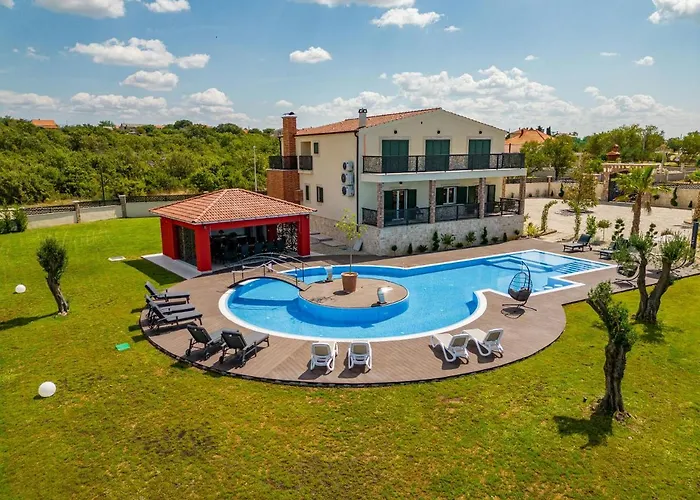 Leon Zadarvillas فيلة Visocane