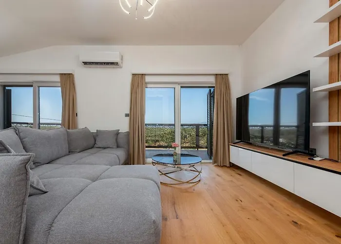 فيلة Leon Zadarvillas