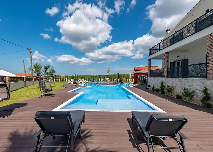 Leon Zadarvillas فيلة