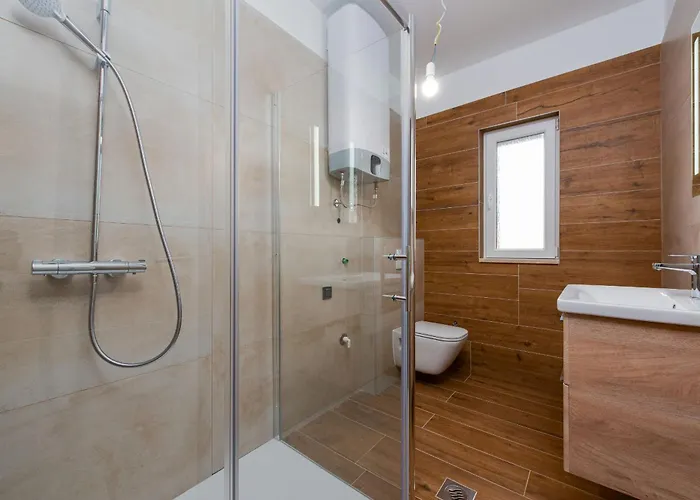 Leon Zadarvillas Visocane